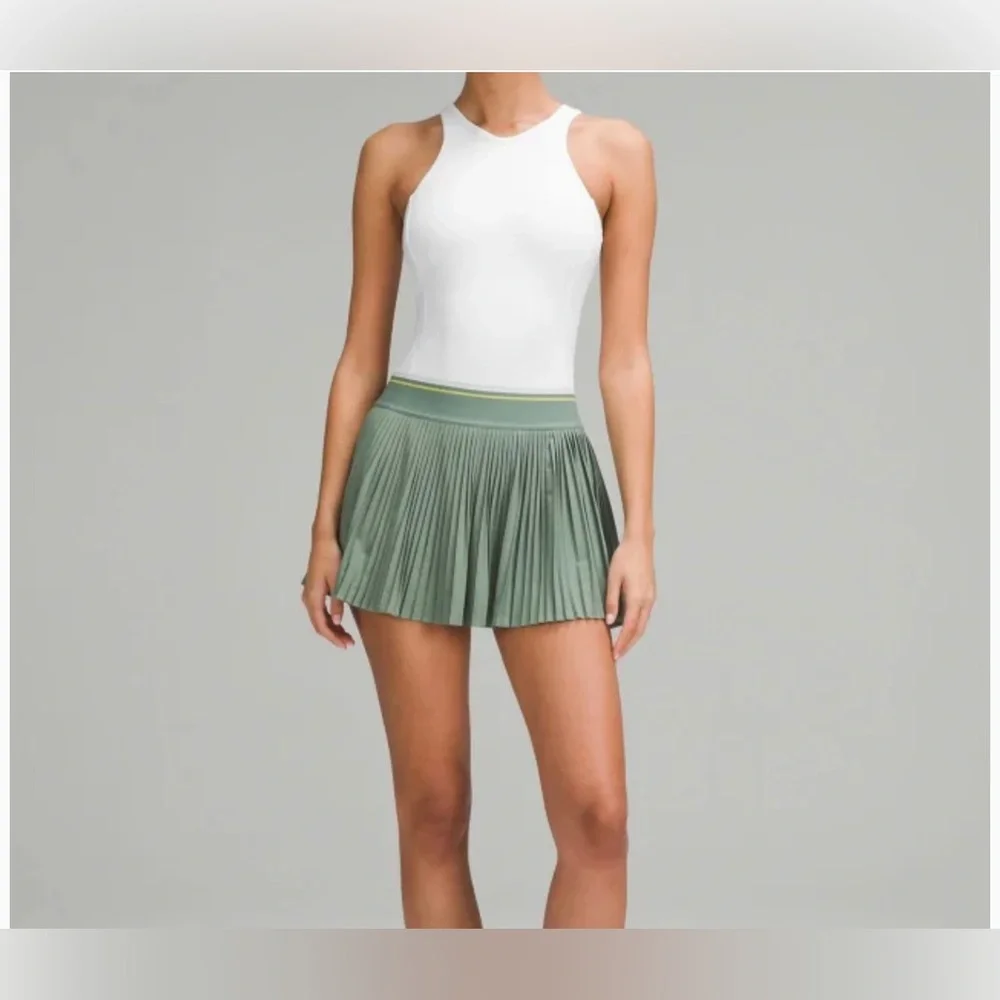 New Lululemon waist length V-neck tennis tank - Picture 2 of 13